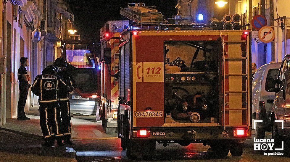  Bomberos y policía acudieron a la calle Rute para sofocar el incendio 