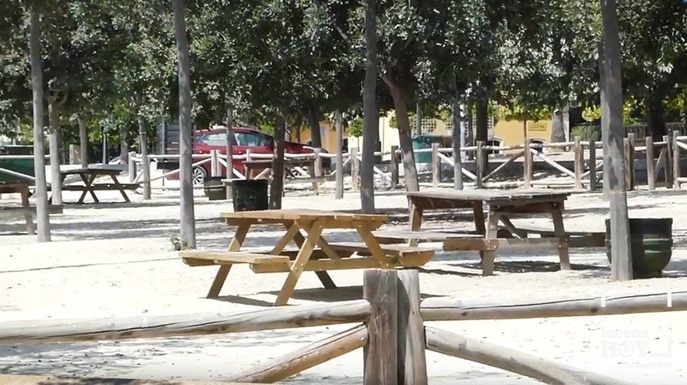  Zona de merenderos en la estación. 