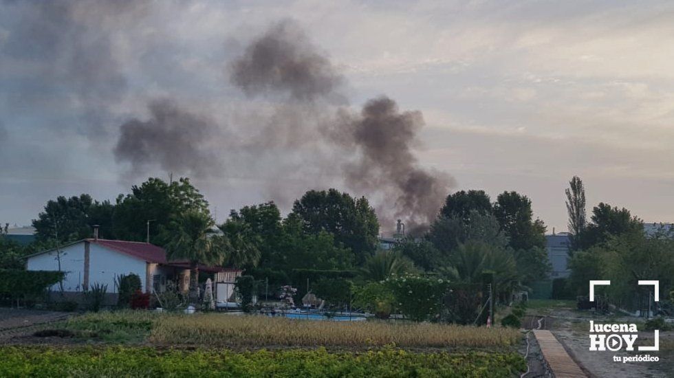 GALERÍA: Un incendio destruye las instalaciones de la empresa Ferroaras en el polígono de La Viñuela