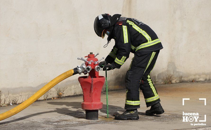 GALERÍA: Un incendio destruye las instalaciones de la empresa Ferroaras en el polígono de La Viñuela