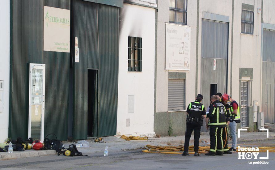 GALERÍA: Un incendio destruye las instalaciones de la empresa Ferroaras en el polígono de La Viñuela