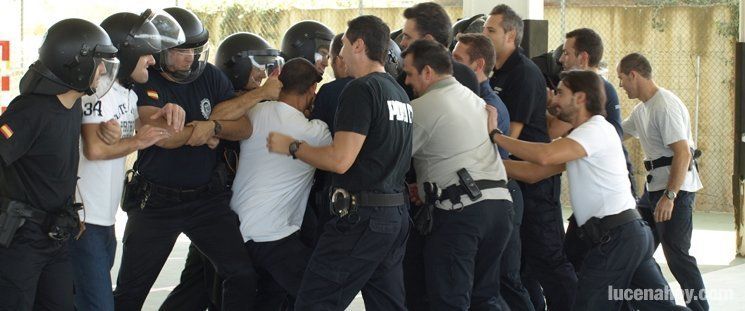  30 policías se forman en técnicas para el control de masas 