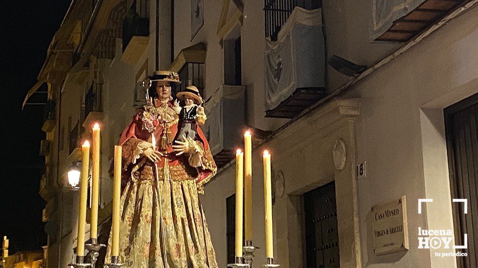  Una imagen de la "traída en secreto" de la Virgen 