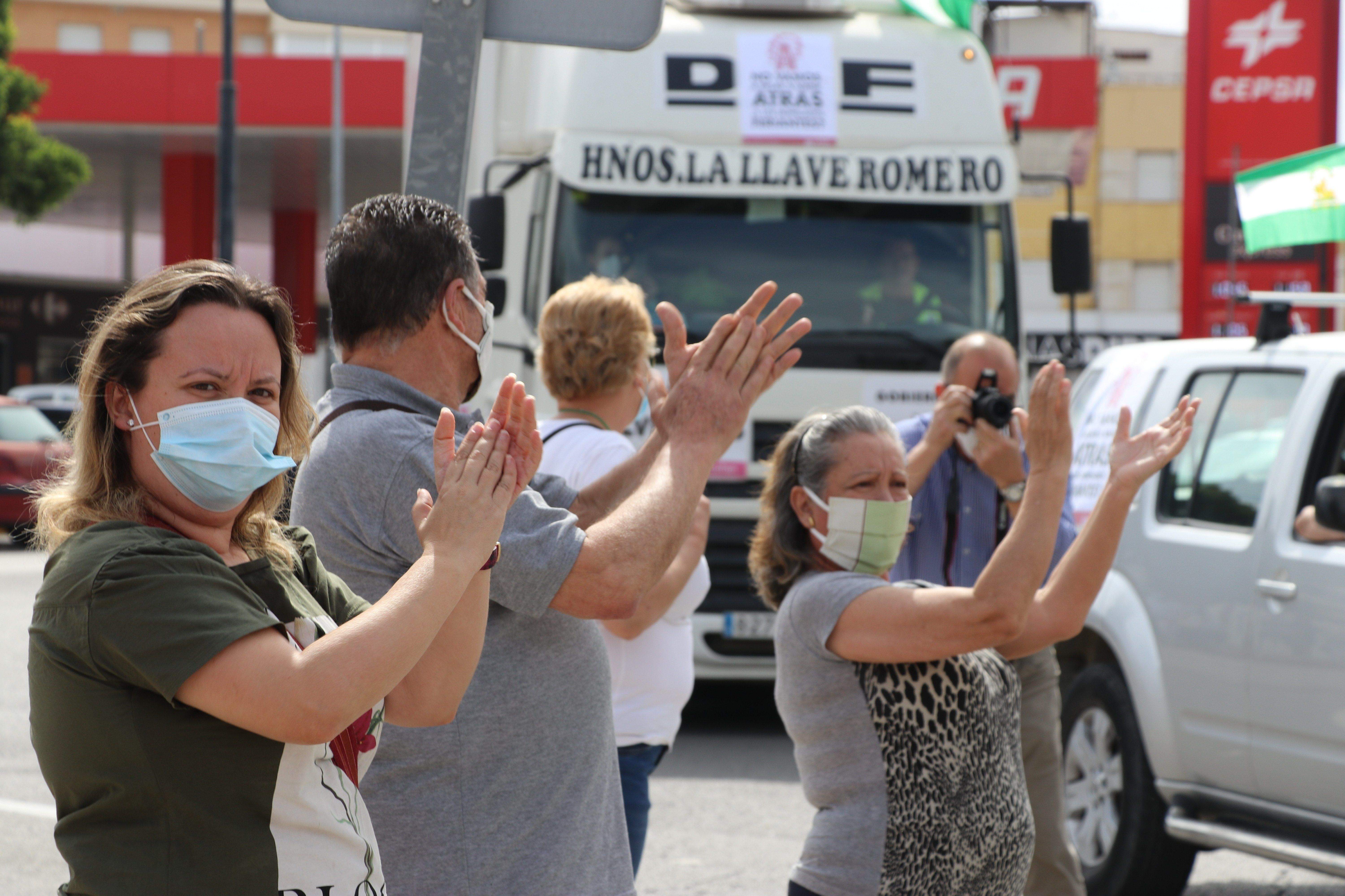 GALERÍA / Demostración de fuerza: Más de 400 vehículos participan en la marcha rodada de los feriantes para exigir soluciones a la parálisis del sector por la pandemia