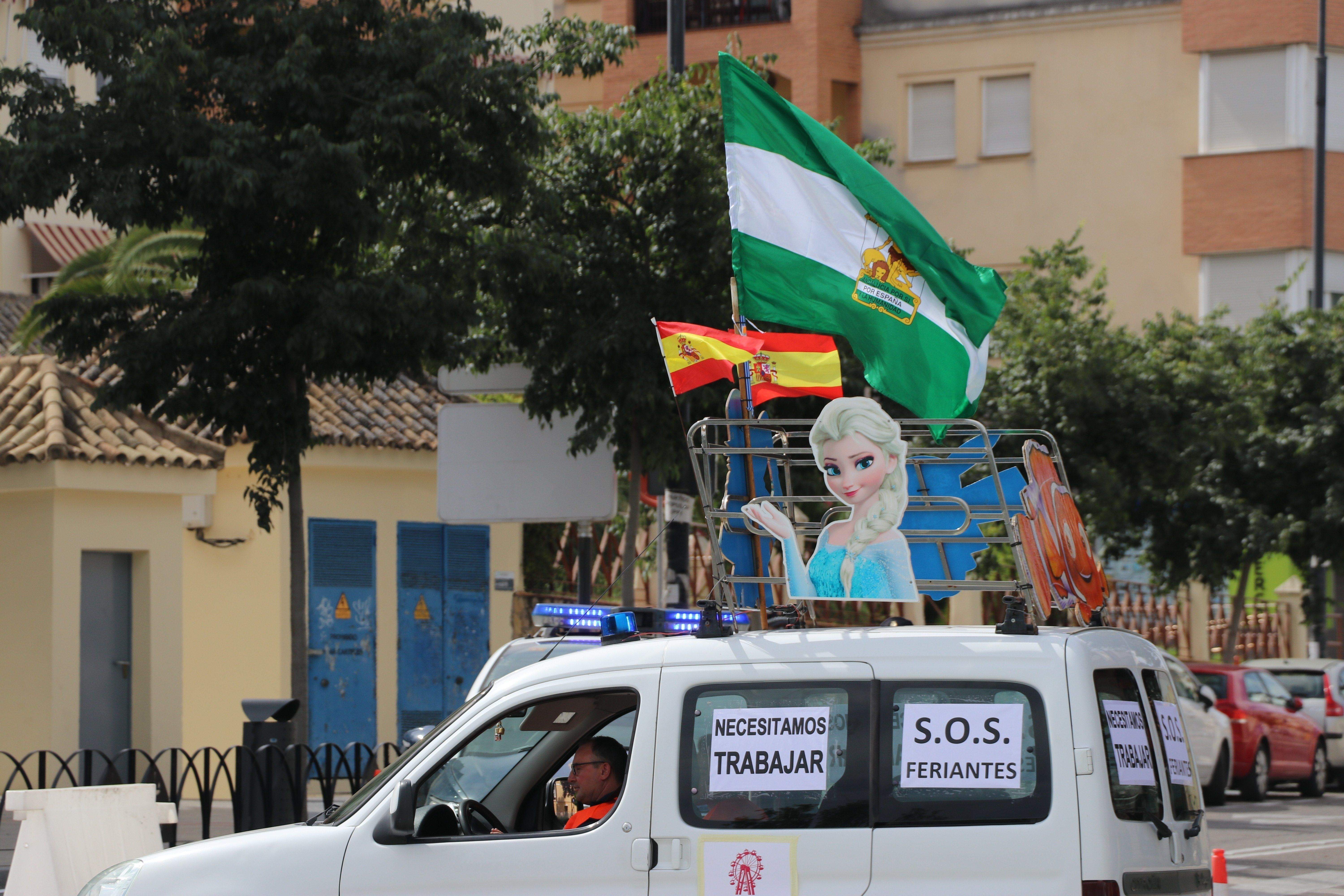 GALERÍA / Demostración de fuerza: Más de 400 vehículos participan en la marcha rodada de los feriantes para exigir soluciones a la parálisis del sector por la pandemia