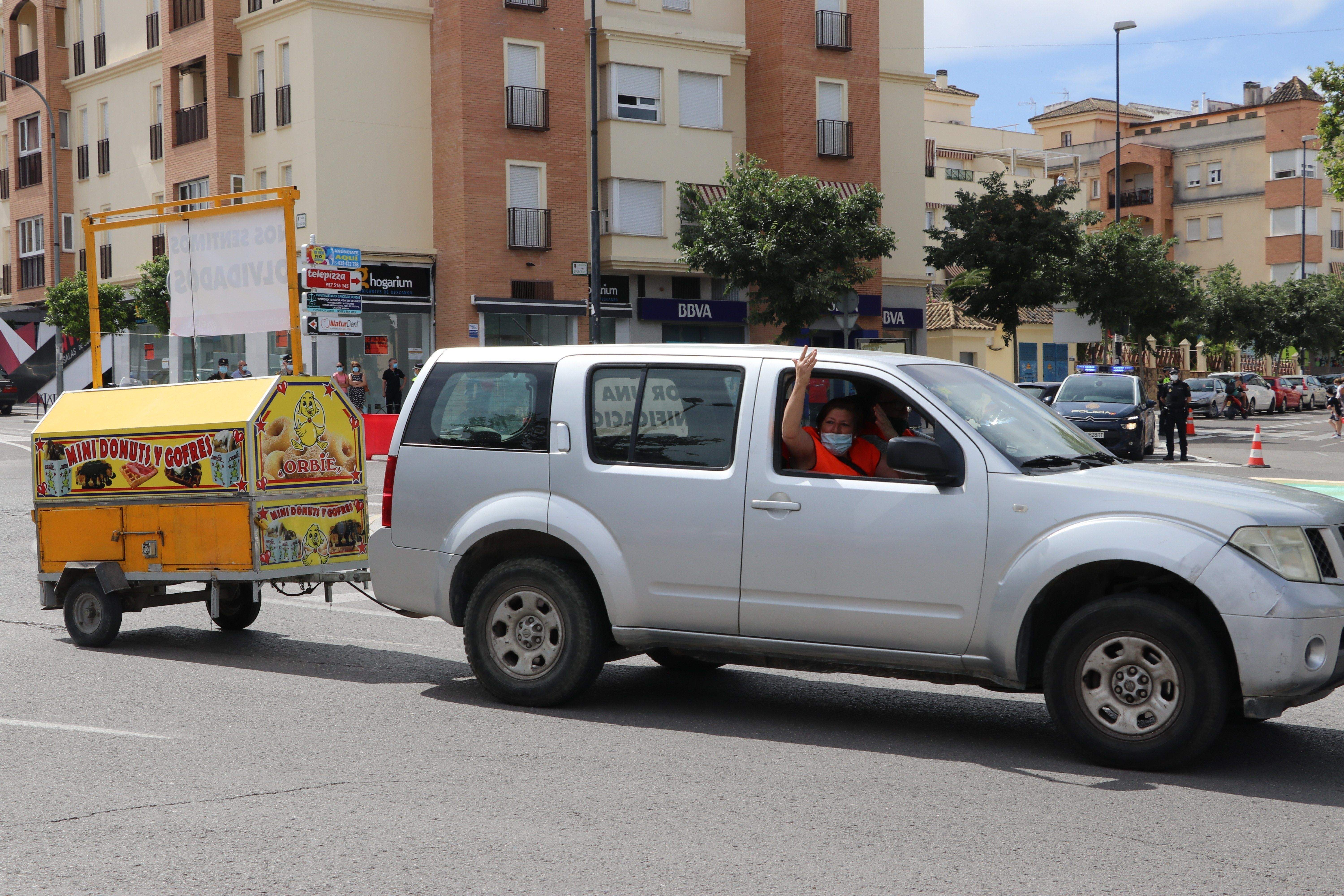 GALERÍA / Demostración de fuerza: Más de 400 vehículos participan en la marcha rodada de los feriantes para exigir soluciones a la parálisis del sector por la pandemia