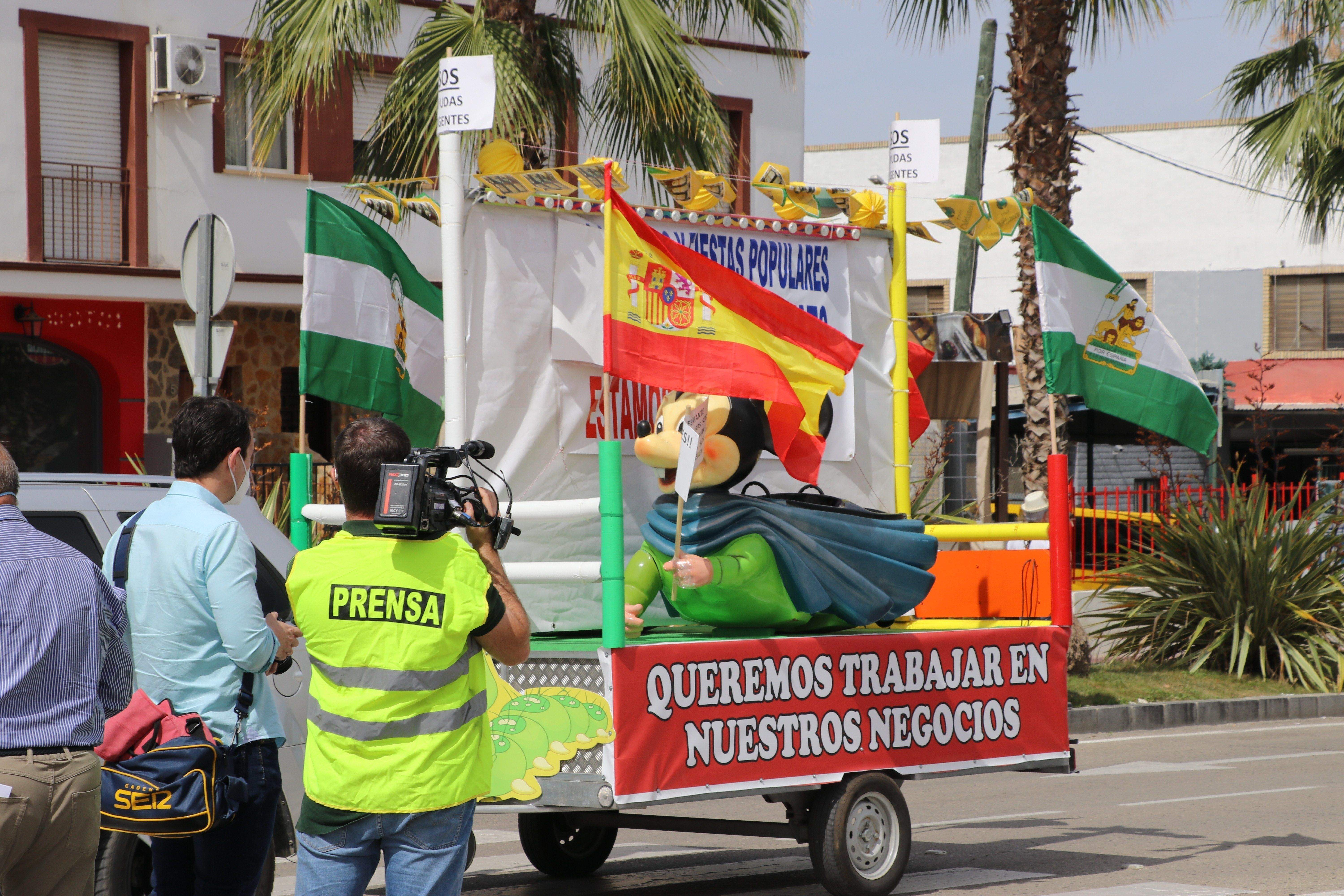 GALERÍA / Demostración de fuerza: Más de 400 vehículos participan en la marcha rodada de los feriantes para exigir soluciones a la parálisis del sector por la pandemia