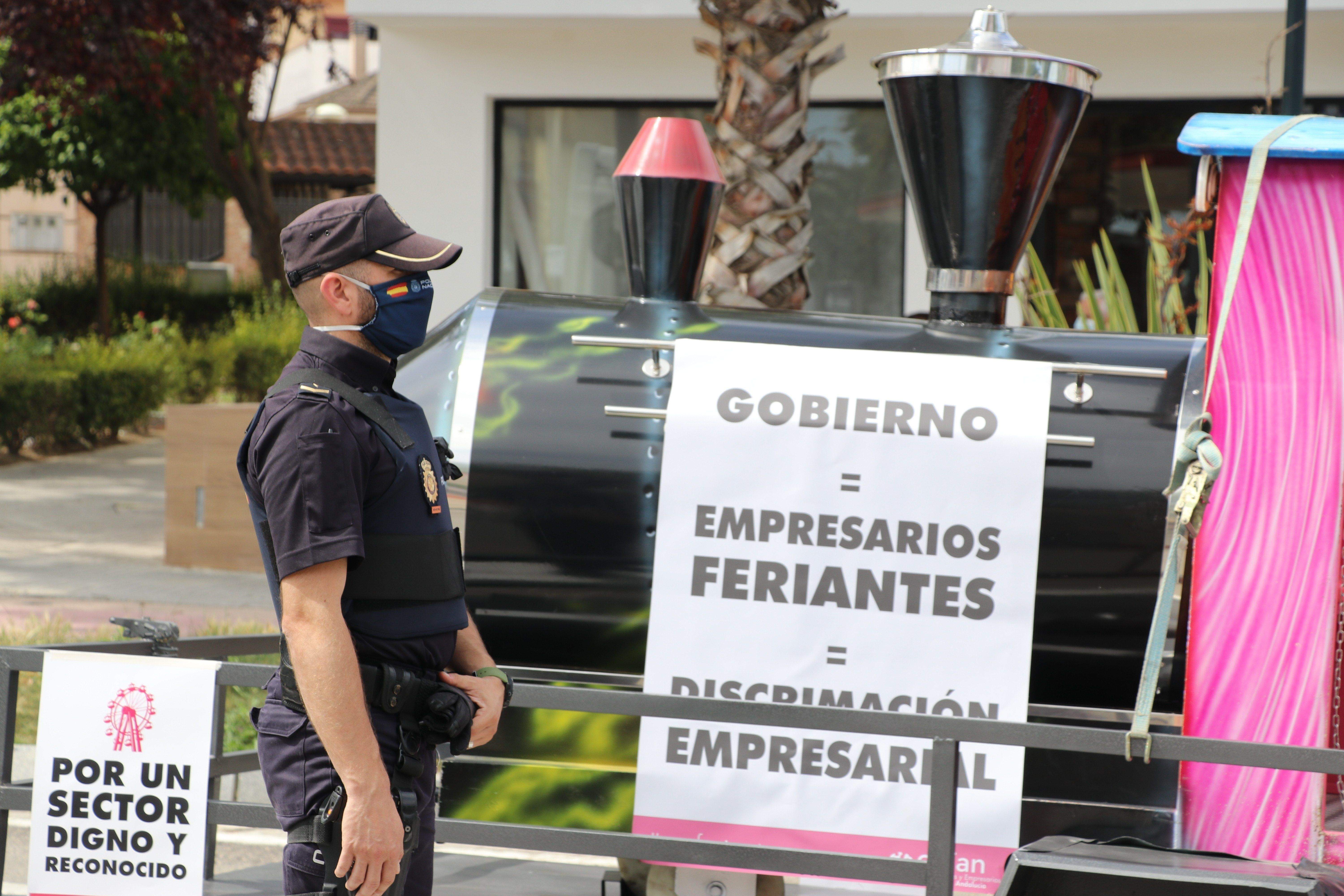 GALERÍA / Demostración de fuerza: Más de 400 vehículos participan en la marcha rodada de los feriantes para exigir soluciones a la parálisis del sector por la pandemia