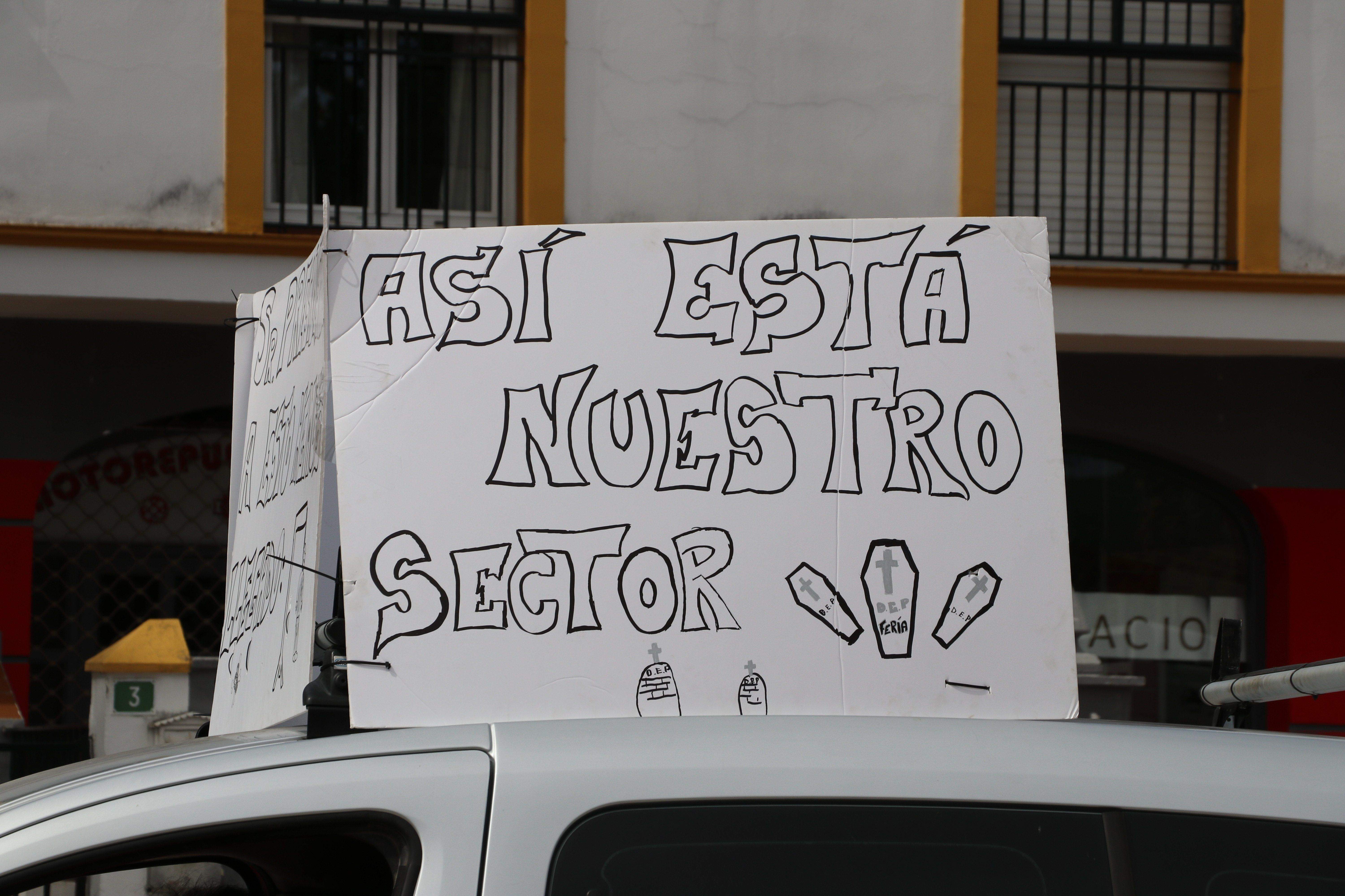 GALERÍA / Demostración de fuerza: Más de 400 vehículos participan en la marcha rodada de los feriantes para exigir soluciones a la parálisis del sector por la pandemia