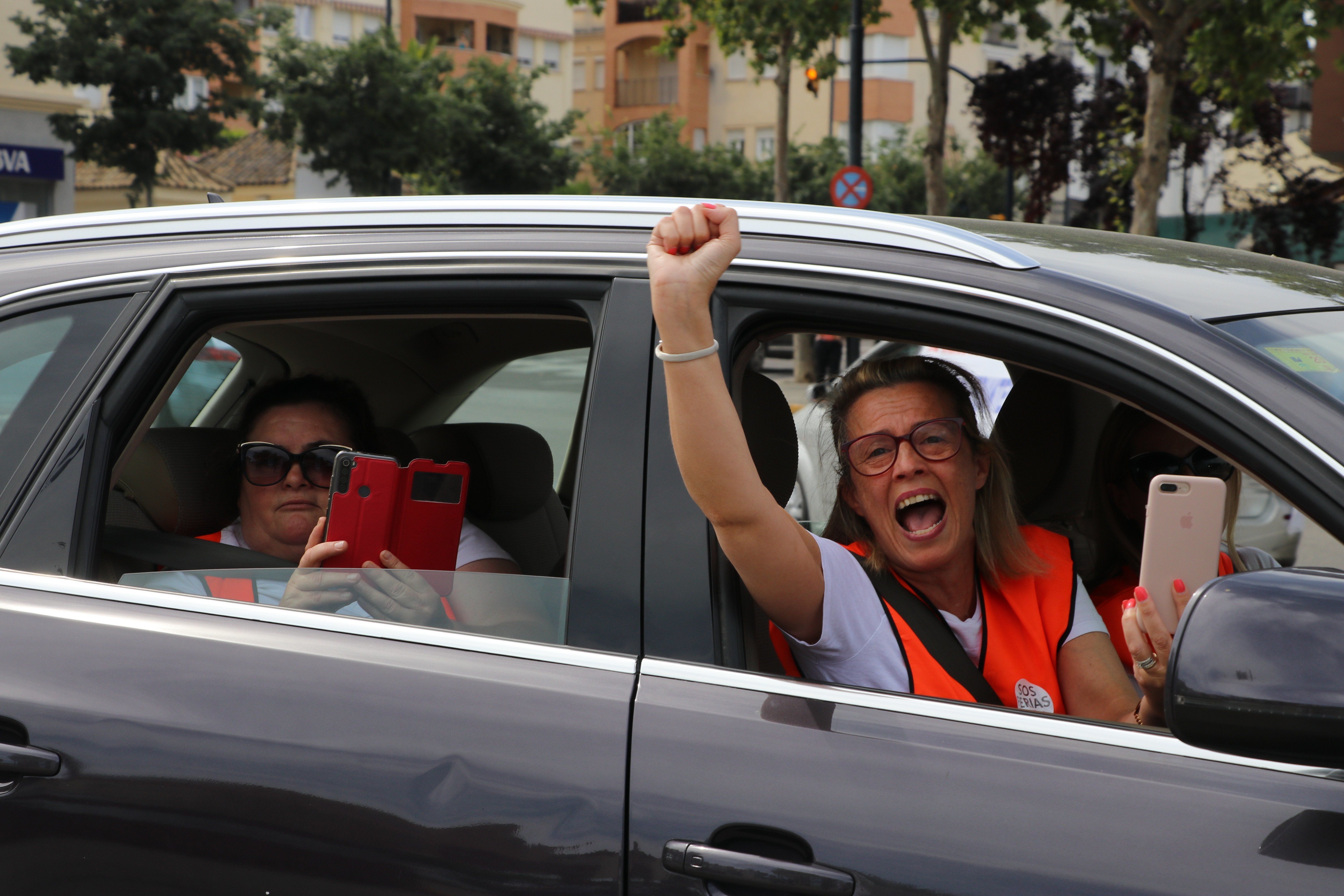 GALERÍA / Demostración de fuerza: Más de 400 vehículos participan en la marcha rodada de los feriantes para exigir soluciones a la parálisis del sector por la pandemia