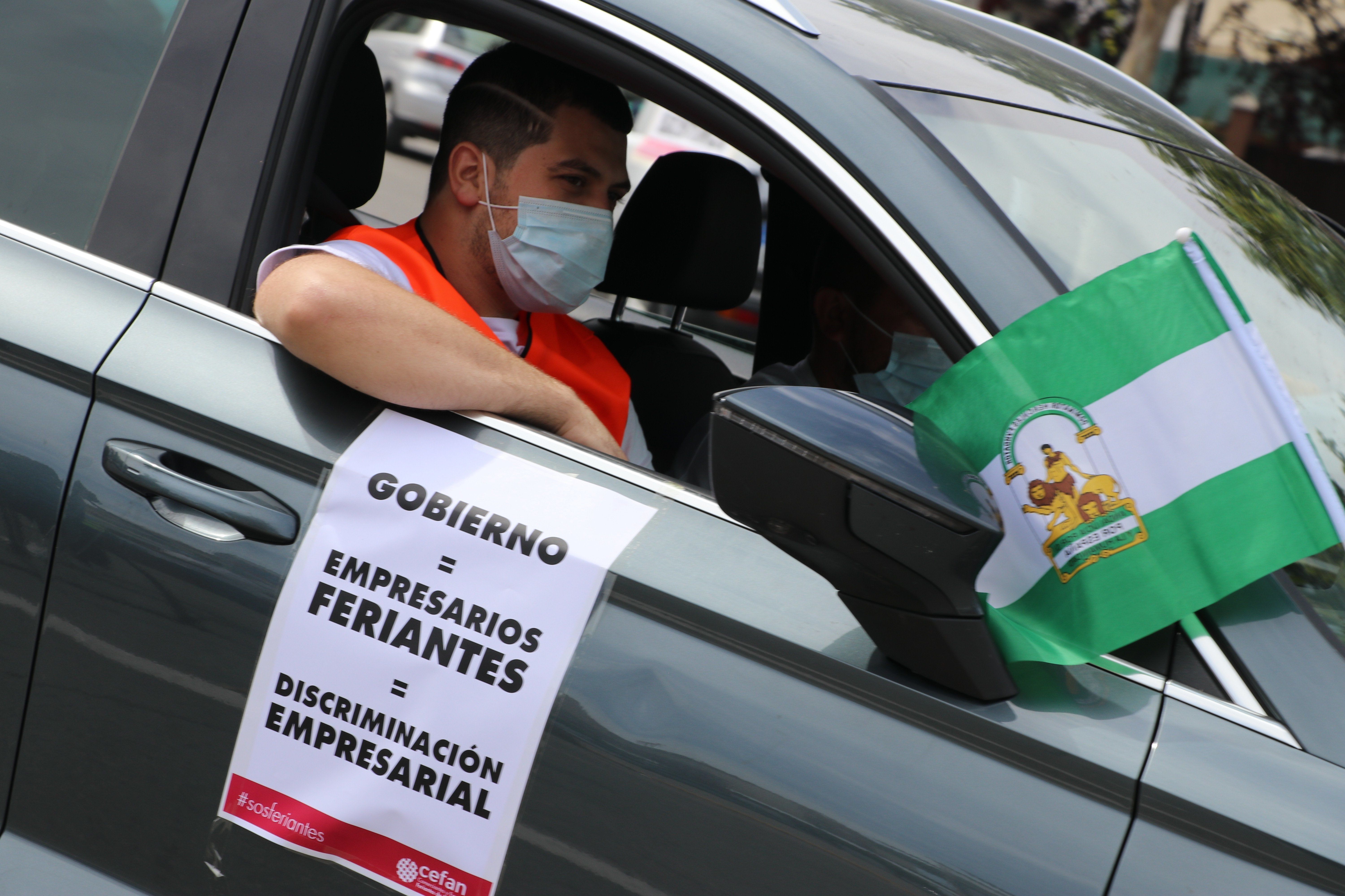 GALERÍA / Demostración de fuerza: Más de 400 vehículos participan en la marcha rodada de los feriantes para exigir soluciones a la parálisis del sector por la pandemia