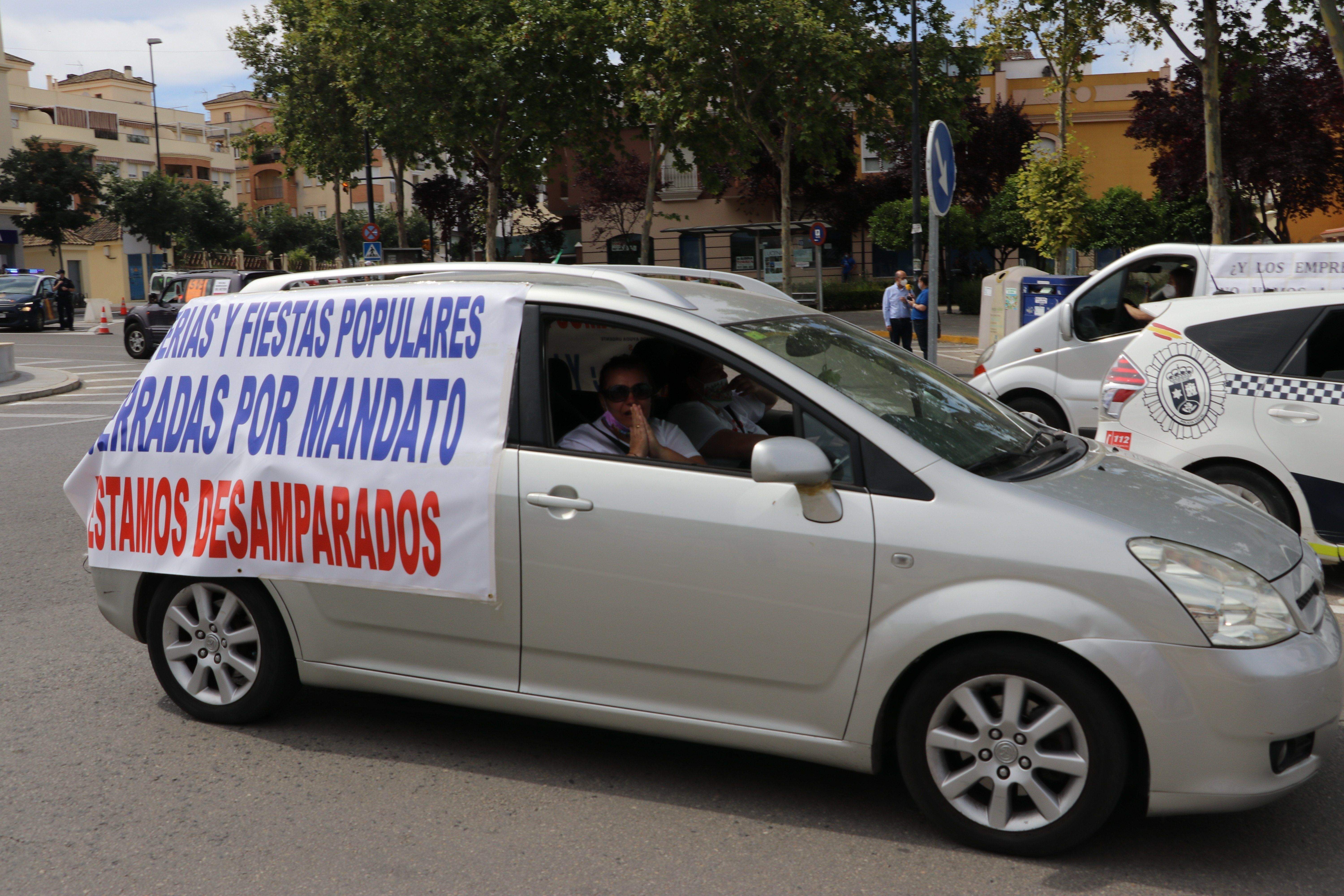 GALERÍA / Demostración de fuerza: Más de 400 vehículos participan en la marcha rodada de los feriantes para exigir soluciones a la parálisis del sector por la pandemia