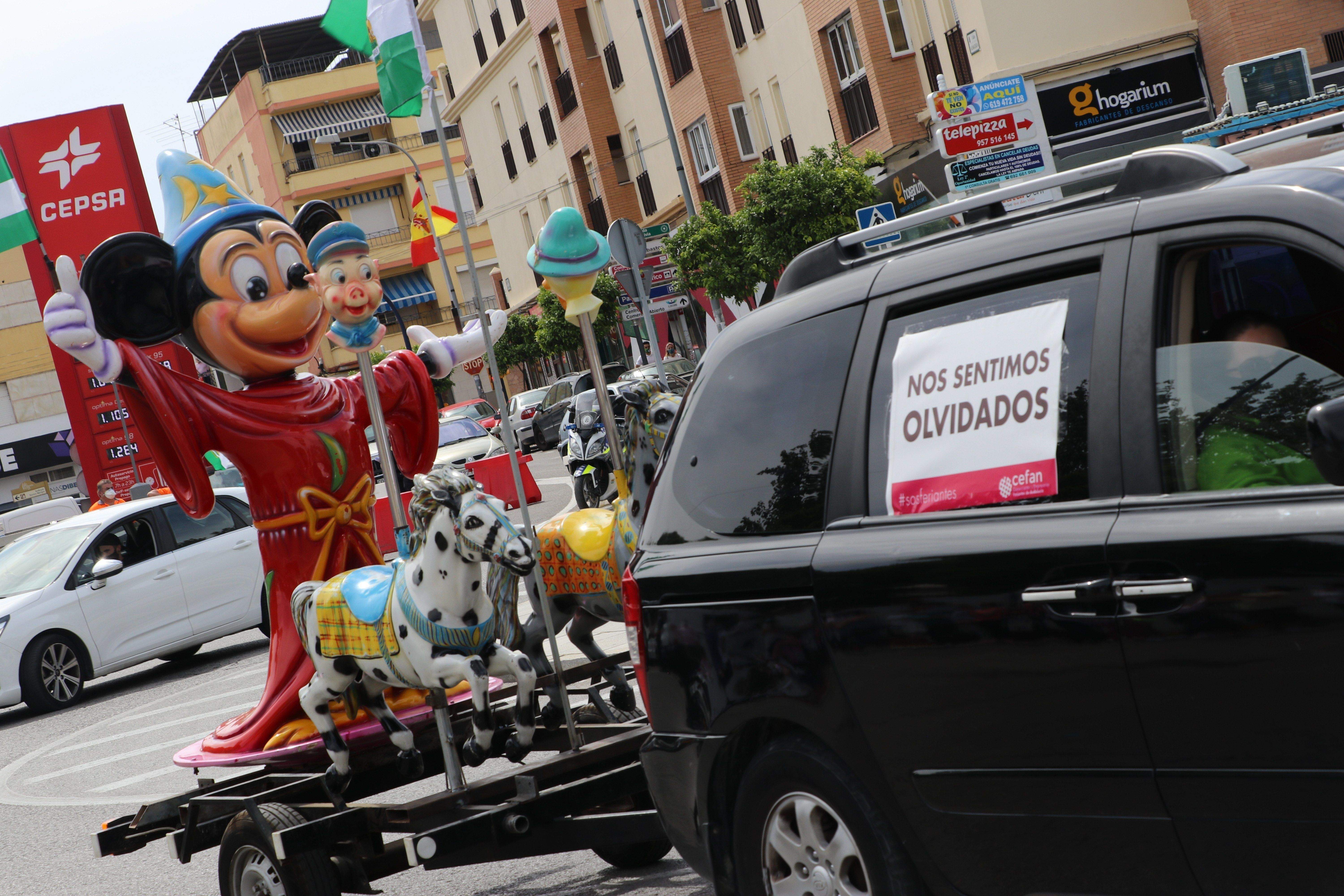 GALERÍA / Demostración de fuerza: Más de 400 vehículos participan en la marcha rodada de los feriantes para exigir soluciones a la parálisis del sector por la pandemia