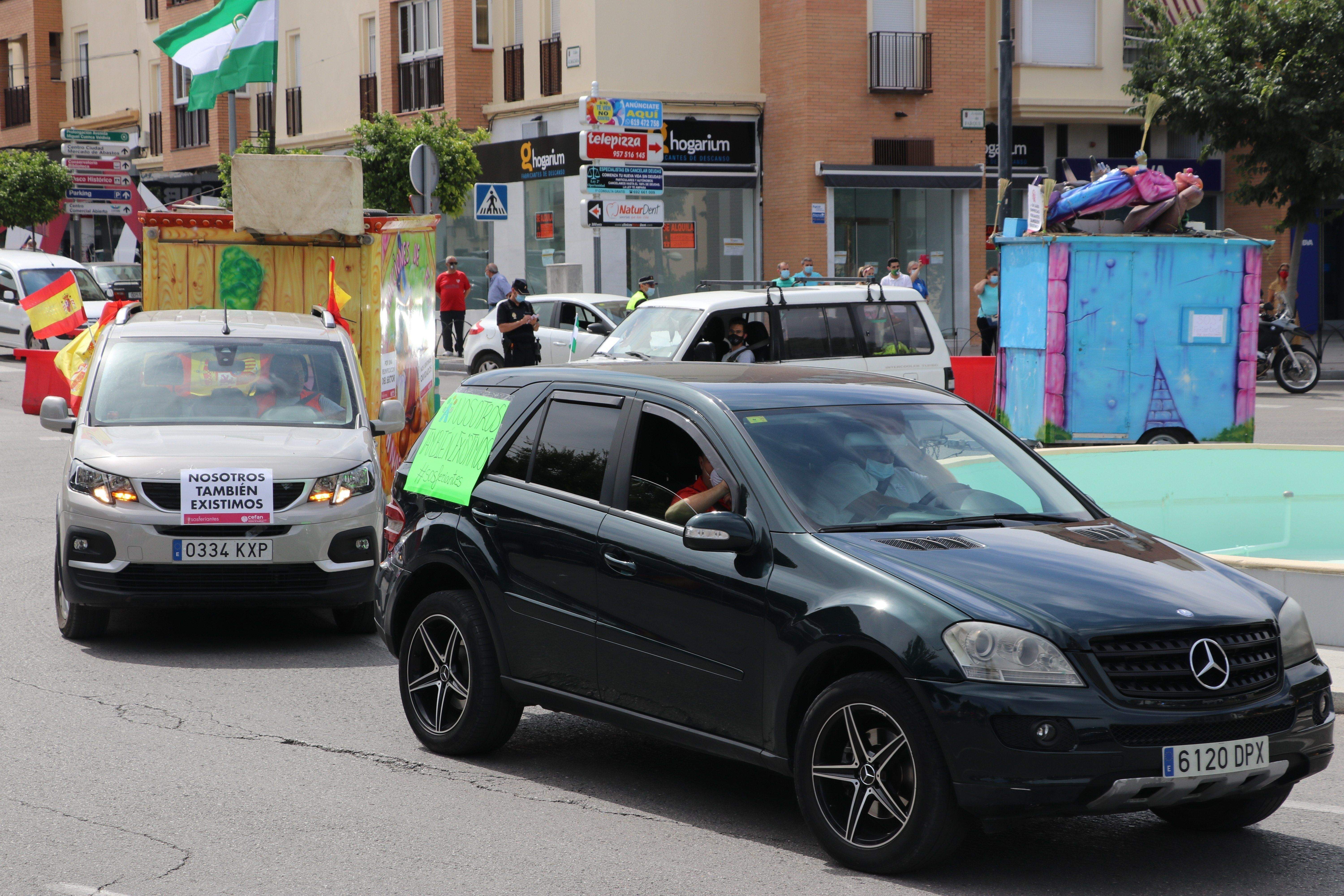 GALERÍA / Demostración de fuerza: Más de 400 vehículos participan en la marcha rodada de los feriantes para exigir soluciones a la parálisis del sector por la pandemia