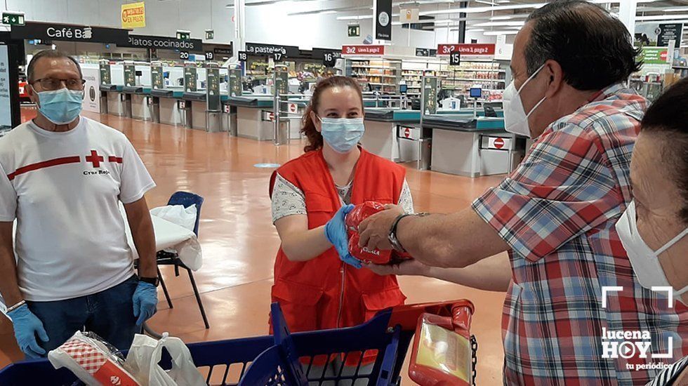  Recogida de alimentos en Carrefour Lucena, esta mañana 