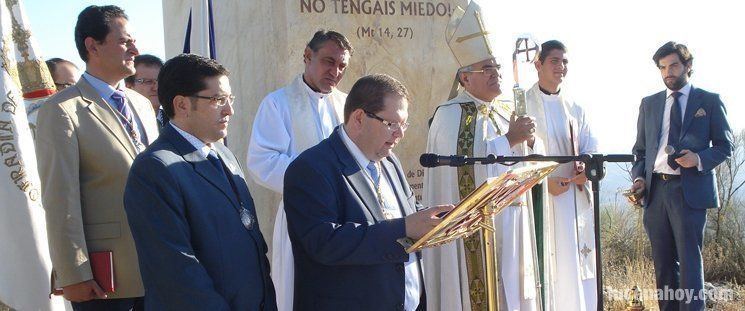  El Obispo bendice el monumento al Sagrado Corazón (vídeo) 