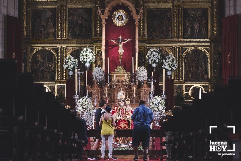 GALERÍA: La Virgen de Araceli recibe en el presbiterio de San Mateo la visita y veneración de sus fieles