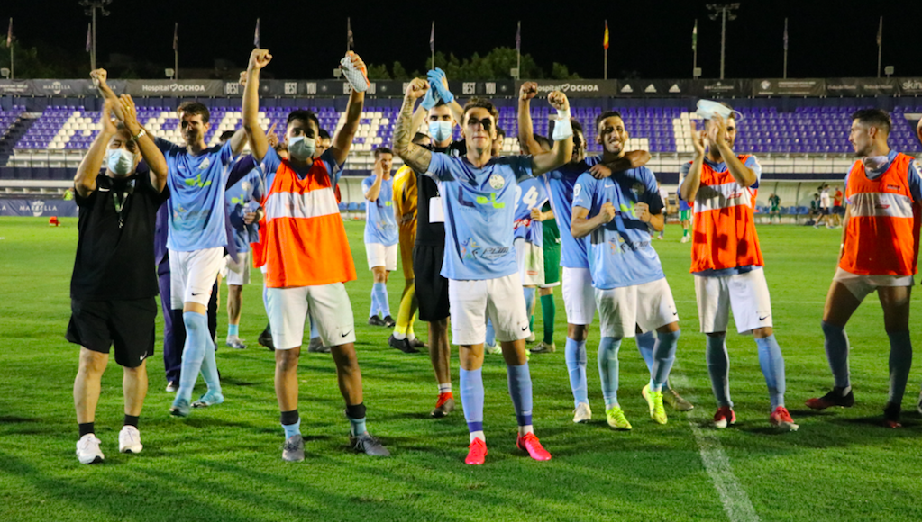  Los jugadores del Ciudad de Lucena celebran el pase a la final del play off 