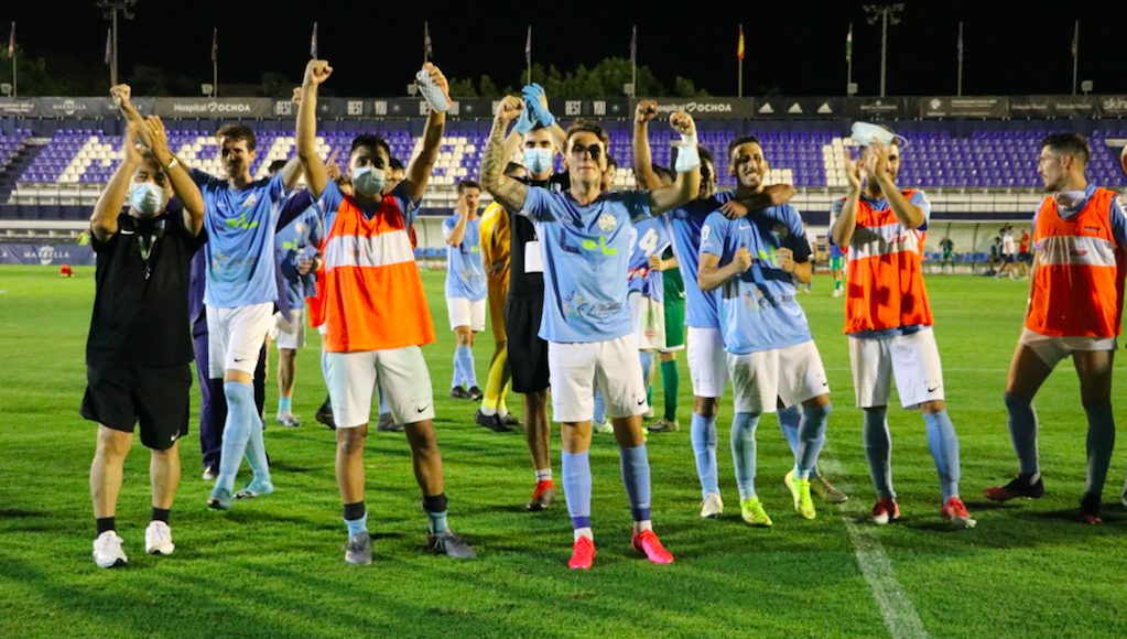 Los jugadores del Ciudad de Lucena celebran el pase a la final del play off Los jugadores del Ciudad de Lucena celebran el pase a la final del play off