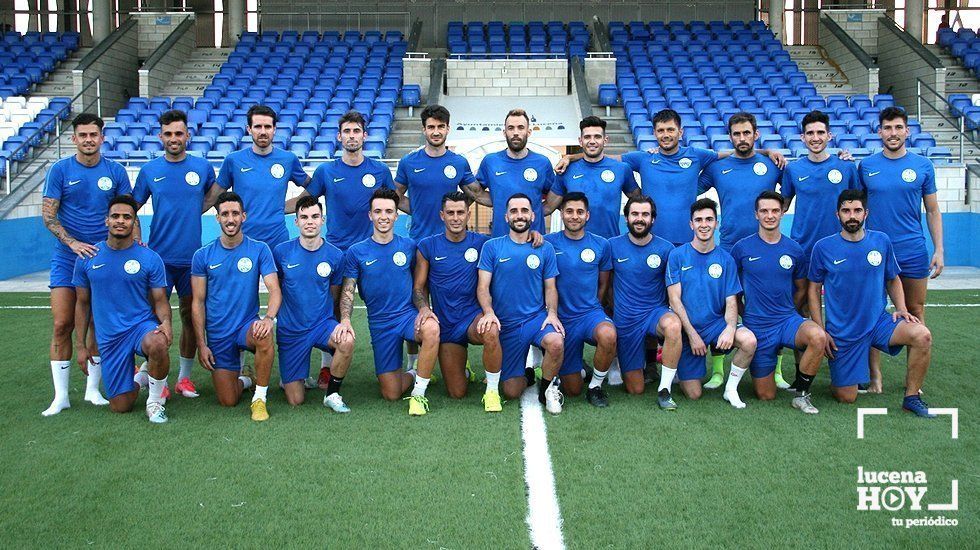  La plantilla antes del último entrenamiento de la temporada en el estadio municipal 