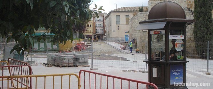  Vecinos protestan por la ubicación de un kiosko de la ONCE en la plaza Bécquer 