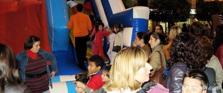  La Plaza Nueva acogió la celebración del Día de la infancia 