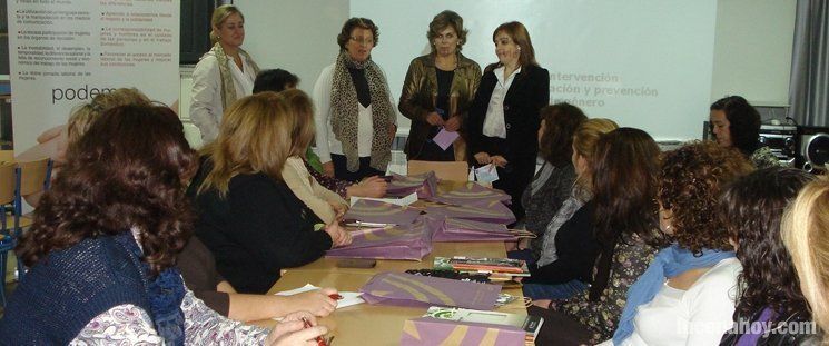 25 madres participan en un taller para prevenir la violencia de género 