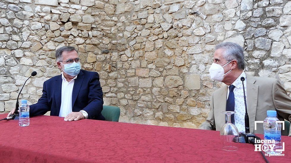  José Calvo Poyato y Juan Pérez durante la presentación de "La ruta infinita" 