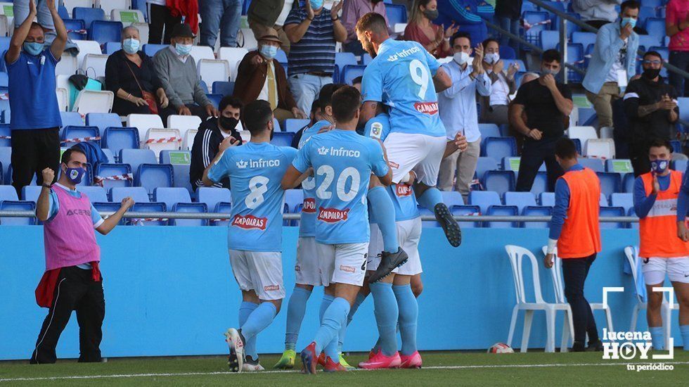  Los jugadores del Ciudad de Lucena celebran el gol de Pablo Gallardo contra el Sevilla C 