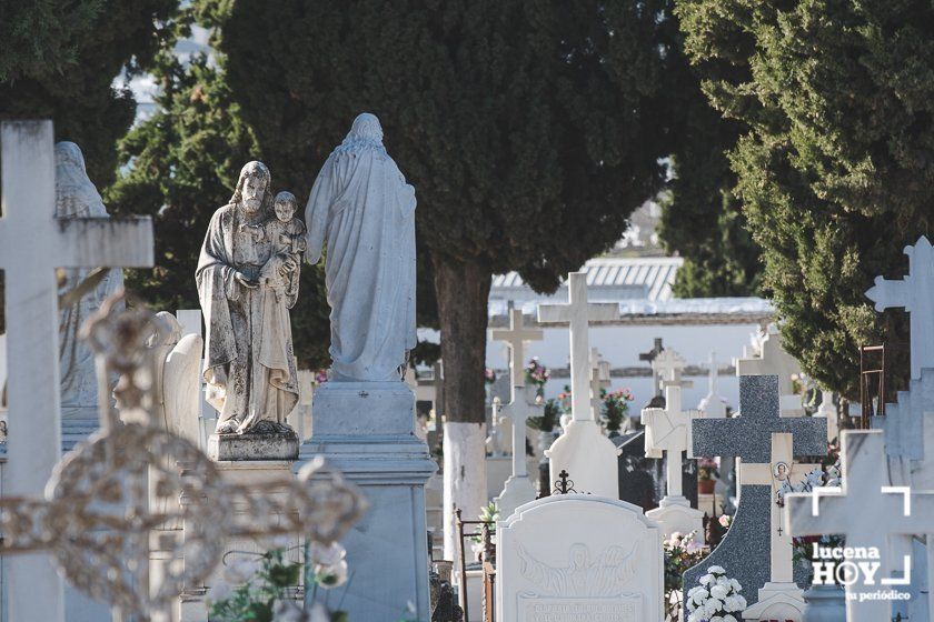 GALERÍA: Días de flores y recuerdo en los cementerios de Lucena GALERÍA: Días de flores y recuerdo en los cementerios de Lucena