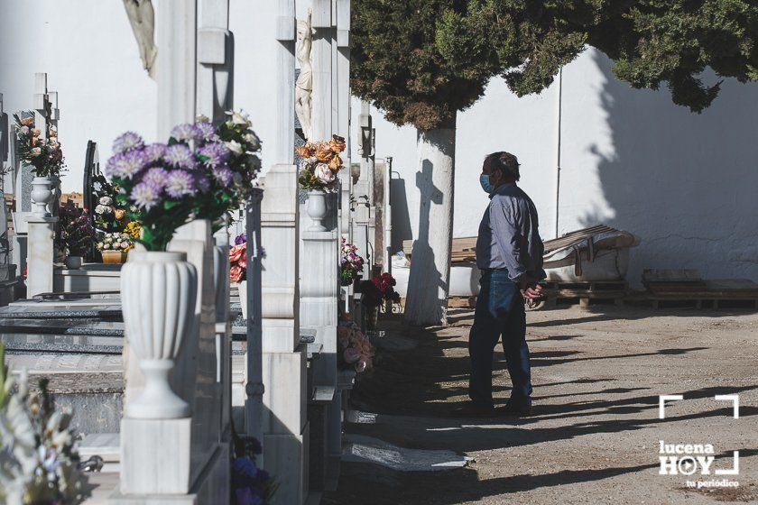 GALERÍA: Días de flores y recuerdo en los cementerios de Lucena