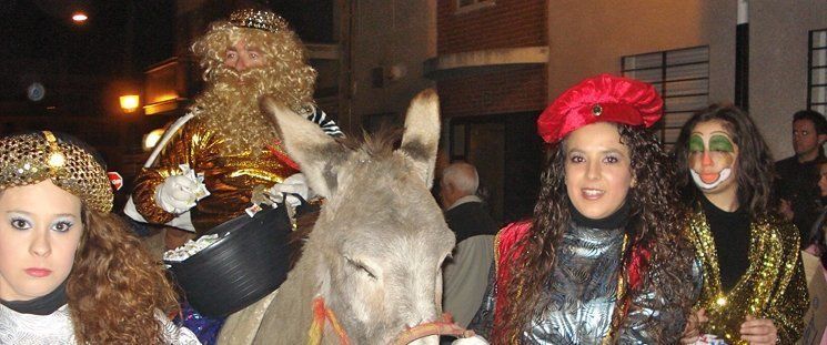  Los Reyes Magos llegan al barrio del Valle y Campo de Aras (fotos) 