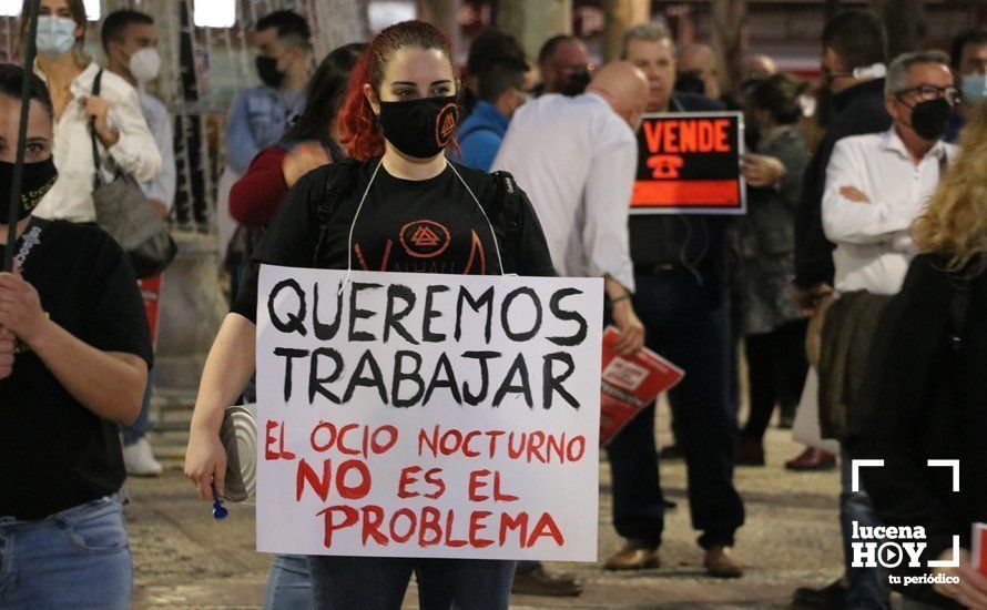 GALERÍA: La hostelería lucentina lleva a las calles su queja por las continuadas restricciones y se reivindica como sector seguro GALERÍA: La hostelería lucentina lleva a las calles su queja por las continuadas restricciones y se reivindica como sector seguro