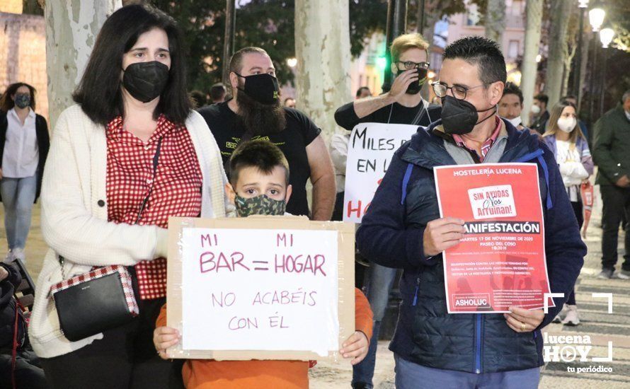 GALERÍA: La hostelería lucentina lleva a las calles su queja por las continuadas restricciones y se reivindica como sector seguro