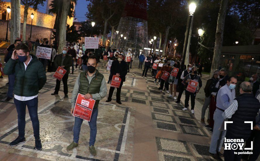 GALERÍA: La hostelería lucentina lleva a las calles su queja por las continuadas restricciones y se reivindica como sector seguro