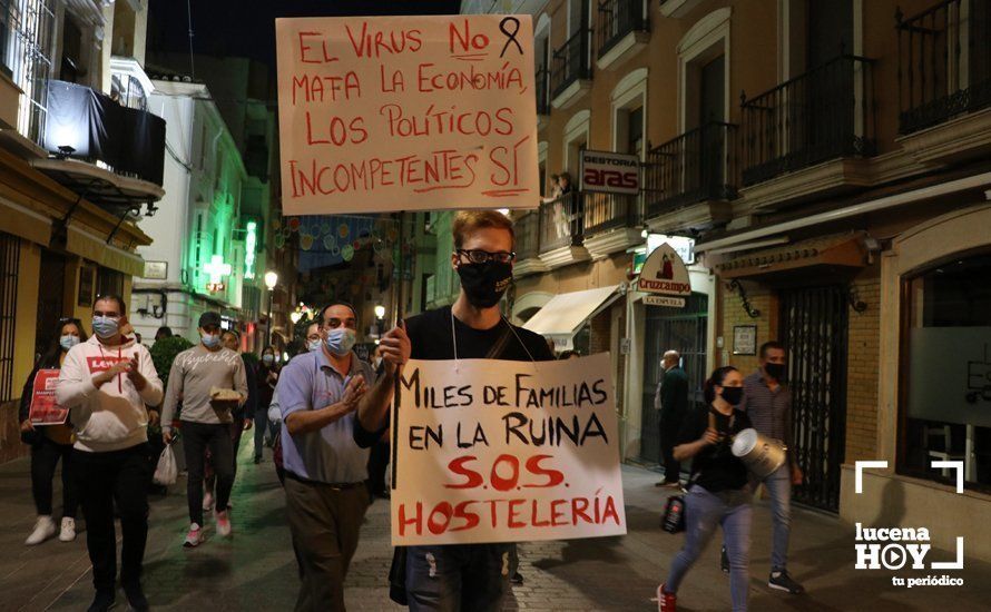 GALERÍA: La hostelería lucentina lleva a las calles su queja por las continuadas restricciones y se reivindica como sector seguro