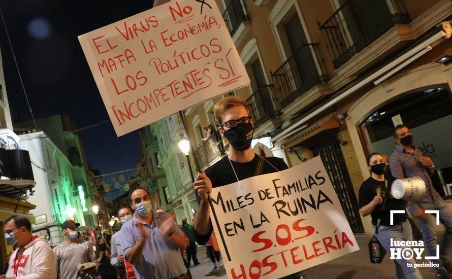 GALERÍA: La hostelería lucentina lleva a las calles su queja por las continuadas restricciones y se reivindica como sector seguro