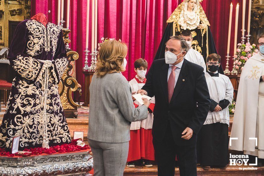 GALERÍA: La Cofradía del Huerto presenta la nueva túnica de Ntro. Padre Jesús de la Agonía y entrega un donativo a la Asociación Española contra el Cáncer GALERÍA: La Cofradía del Huerto presenta la nueva túnica de Ntro. Padre Jesús de la Agonía y entrega un donativo a la Asociación Española contra el Cáncer