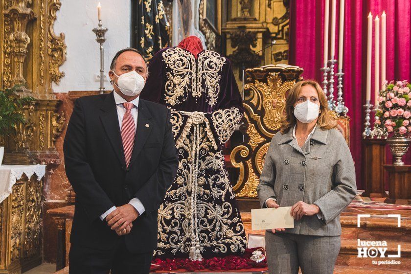 GALERÍA: La Cofradía del Huerto presenta la nueva túnica de Ntro. Padre Jesús de la Agonía y entrega un donativo a la Asociación Española contra el Cáncer