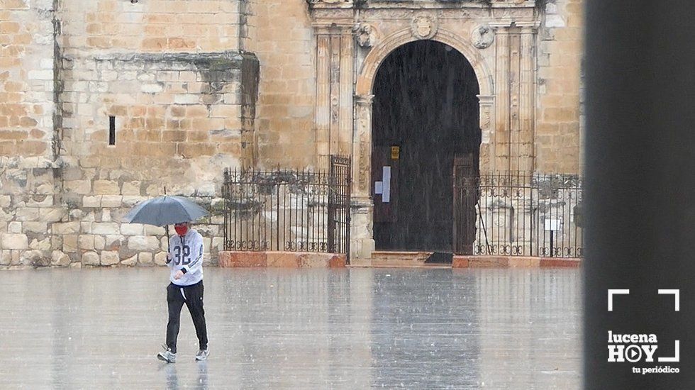  Lluvia en la Plaza Nueva 