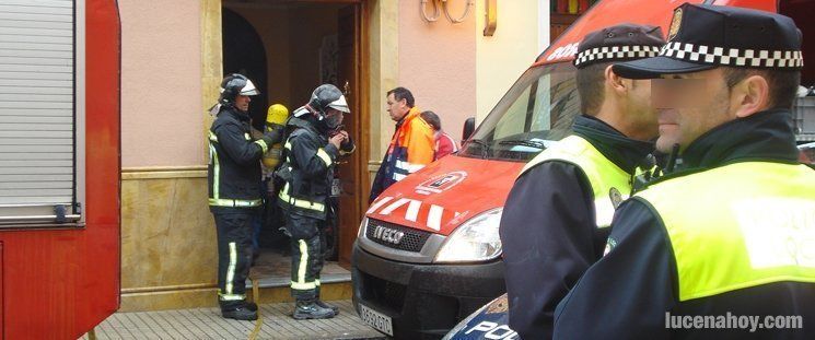  Tres heridos en el incendio de una casa de la calle Arévalo (v) 