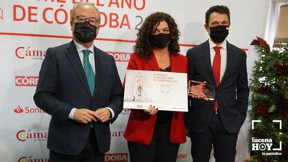  Mª Ángeles López, CEO de Docriluc, recoge el premio 
