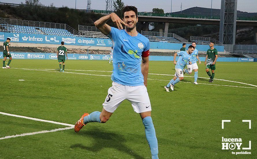  Pablo Gallardo celebra un gol con el Ciudad de Lucena 