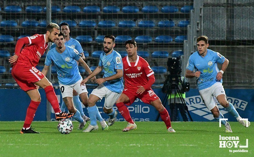  Un lance del partido entre Ciudad de Lucena y Sevilla CF. Foto: Jesús Cañete 