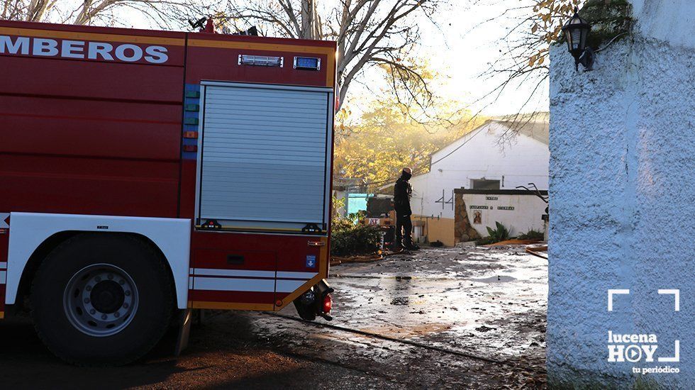  Un camión de bomberos a las puertas de las instalaciones en las que se ha encontrado el tabaco 