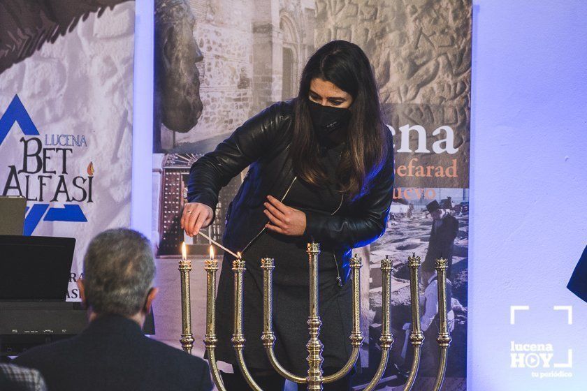 GALERIA: Representantes de varias iglesias celebran en Lucena el inicio de la Janucá, la 'fiesta de las Luces' de la tradición judía