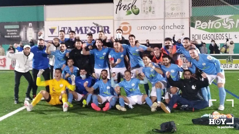  Así han posado los jugadores y cuerpo técnico tras el partido. Foto: Ciudad de Lucena 