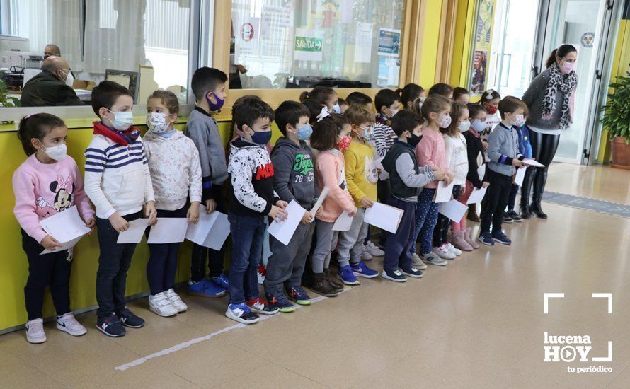 GALERÍA: Decenas de Mensajeros Reales recogen desde esta mañana en los colegios las cartas a los Reyes Magos de más de 4000 escolares lucentinos