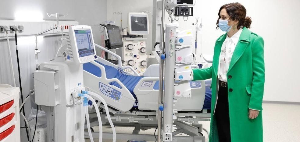  Isabel Ayuso durante una visita al nuevo hospital Isabel Zendal (Las provincias) 
