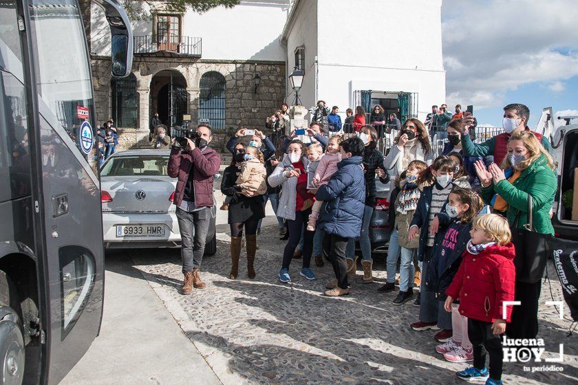 GALERIA: Los Reyes Magos ya están en Lucena: Esta mañana han repartido regalos en las residencias y han acudido a visitar a la Virgen de Araceli